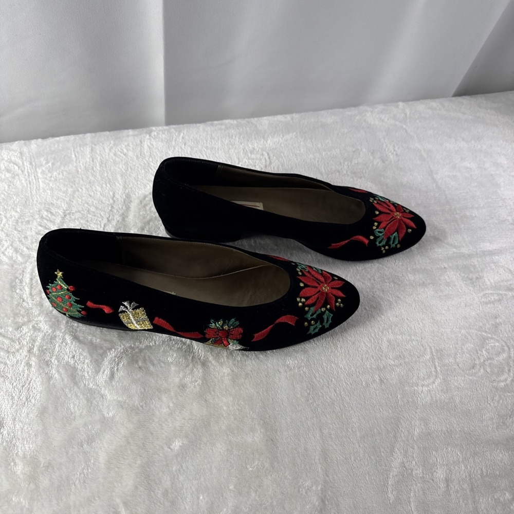 Vintage Talbots Black Velvet Balket Slippers W/ Red , Green Poinsettia Embroider - Picture 3 of 7